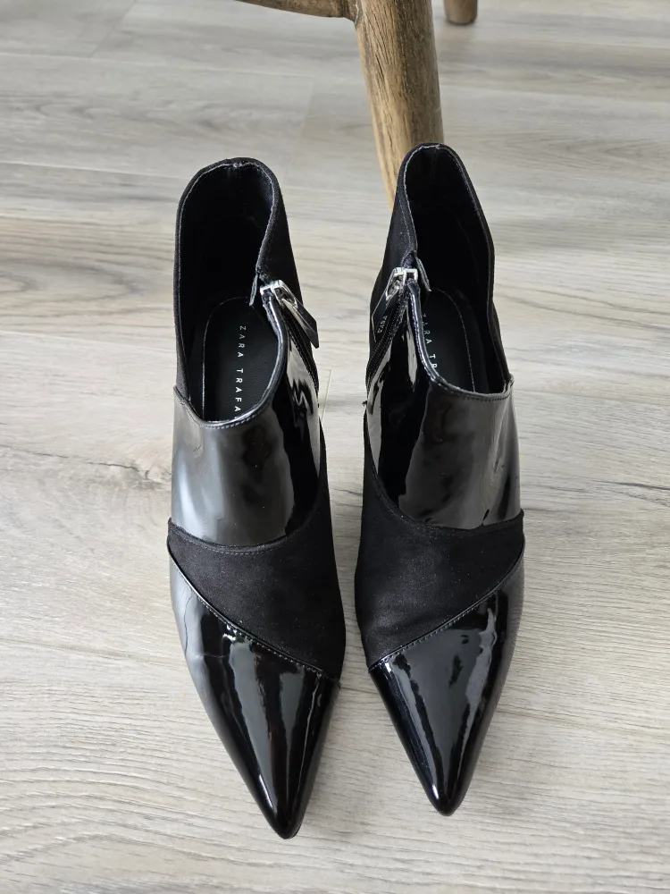 Zara Trafaluc Black Patent Leather and Suede Ankle Boots Size 36 image indicator(2)