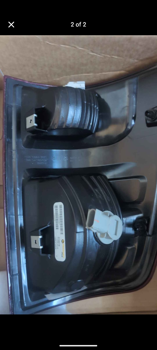 Dodge ram 1500 RH tail light- regular bulb, not LED embedded. - photo 2