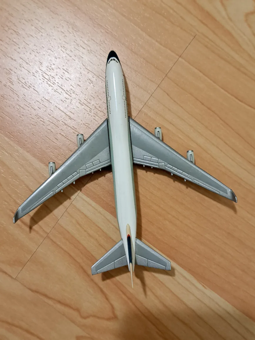 Cathay Pacific Boeing 747-400 Airplane Model 1:500 image indicator(5)