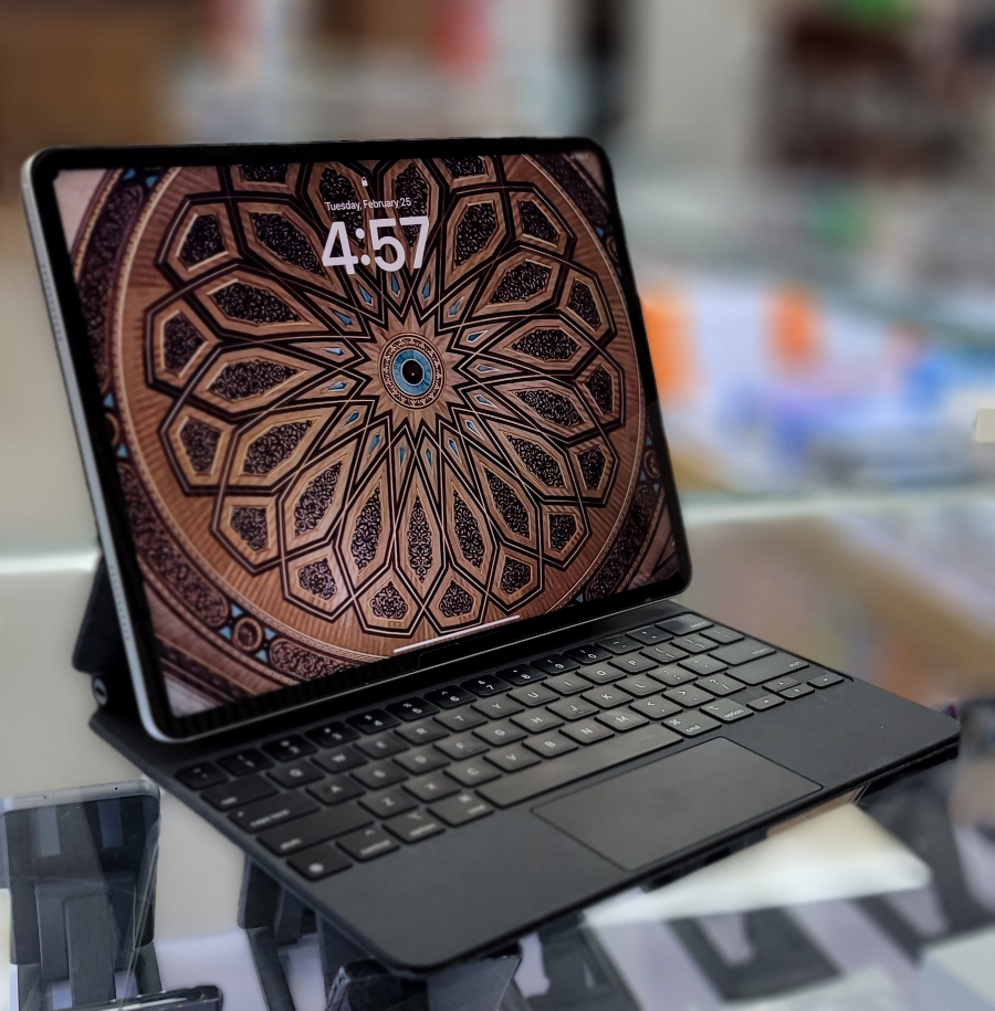 Like-New iPad Pro 12.9" (5th Gen) - 1TB, Cellular + Wi-Fi. - photo 2