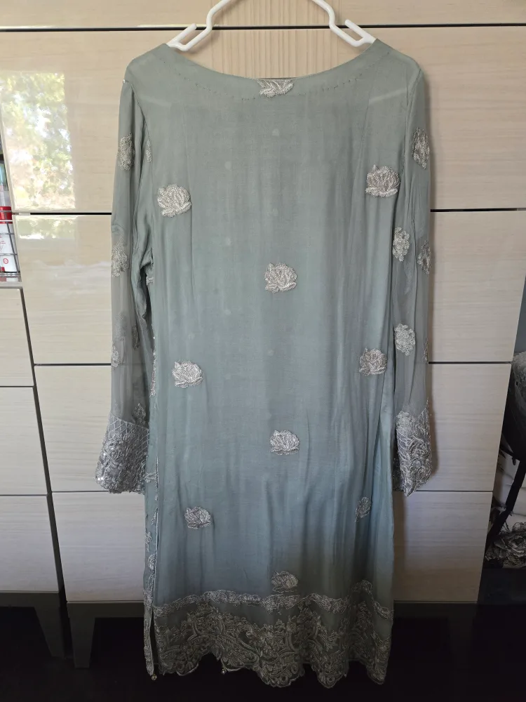 Preloved Pakistani 3-Piece Suit image indicator(4)