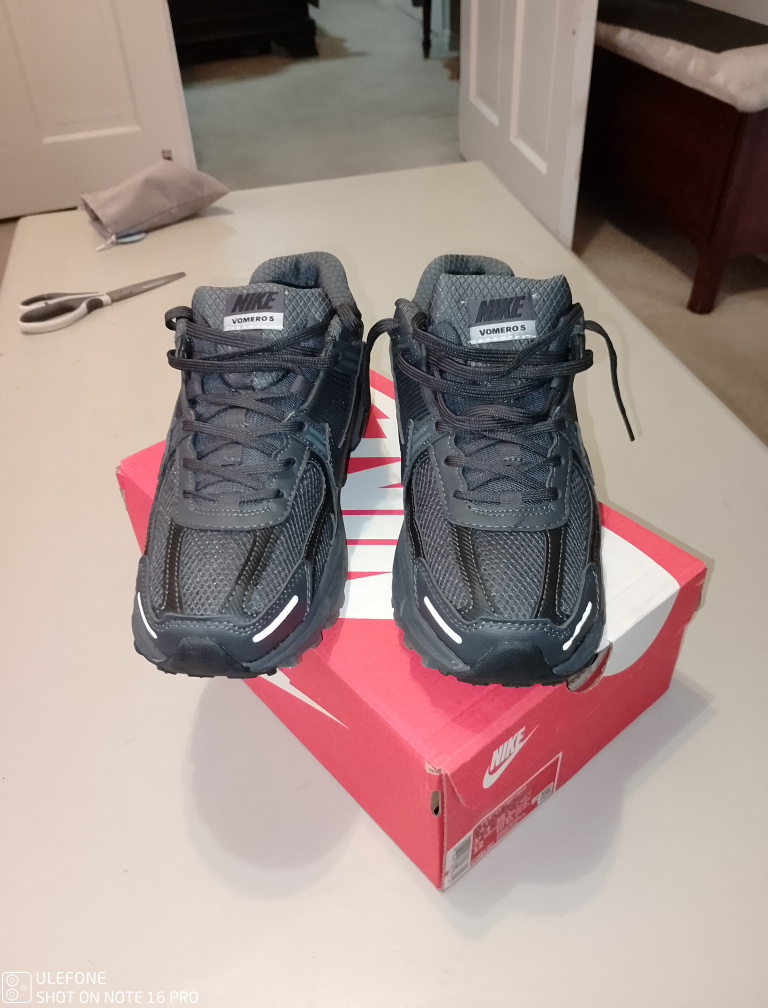 Nike Vomero 5 Men's Running Shoes - Size US 11