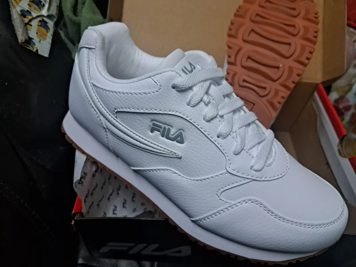 Fila Women's White Leather Sneakers Size 8 image indicator(2)