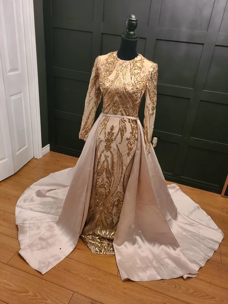 Stunning Gold Sequin & Satin Formal Gown - Size 6 image indicator(6)