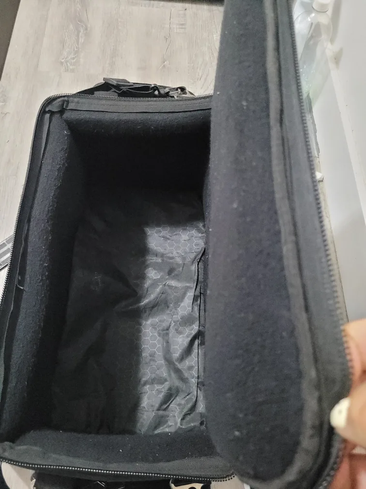 Extra Padded & Wide Electronics Carrying Case image indicator(5)