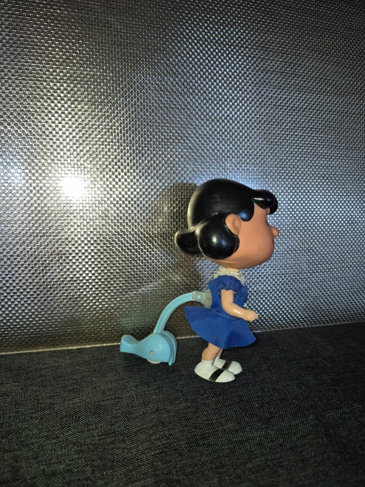 Vintage Peanuts Sally Brown Walking Toy image indicator(5)