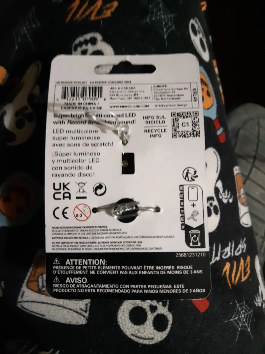 Kikkerland Turntable Light-Up Keyring image indicator(2)