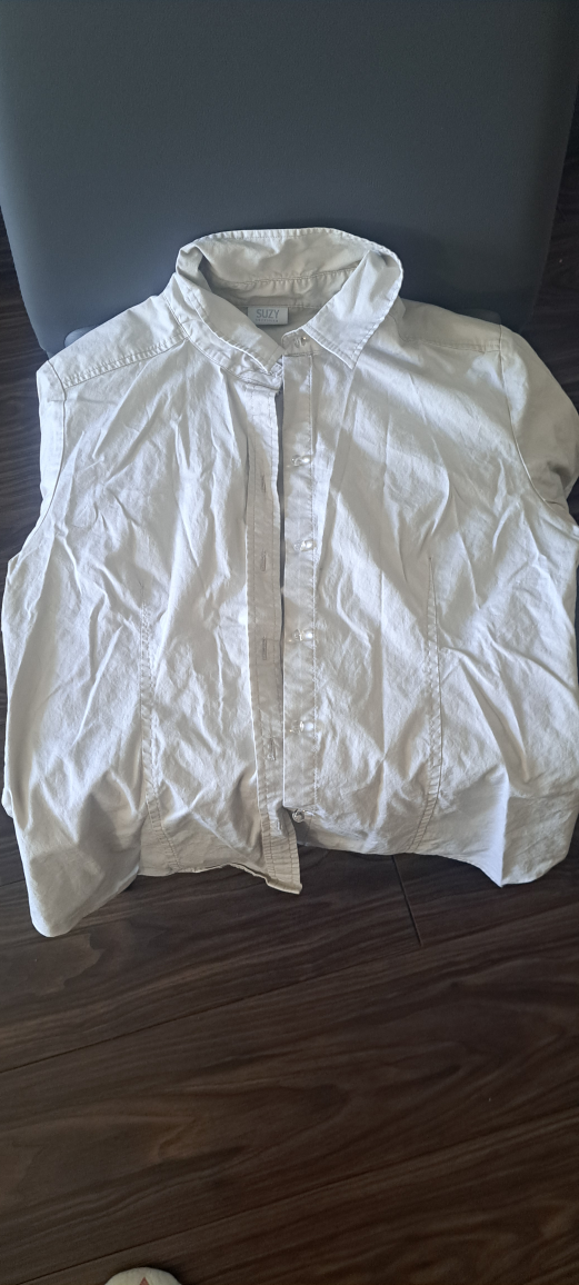 Suzy Shier Women's XS Button-Down Shirt