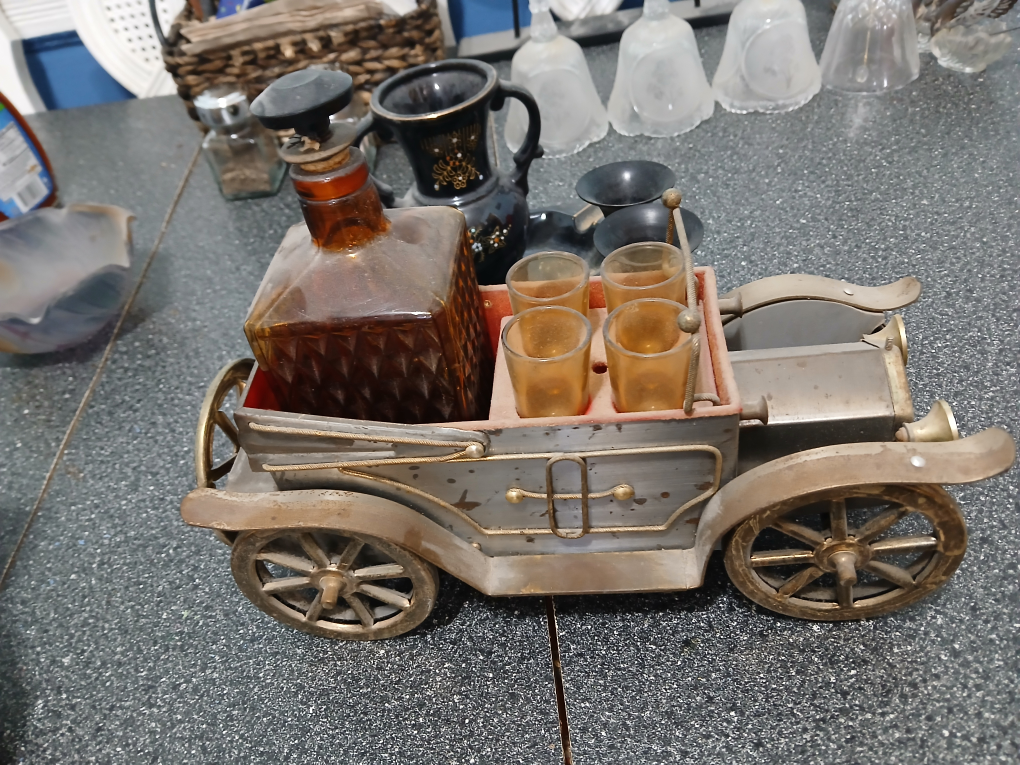 Vintage Car Liquor Set