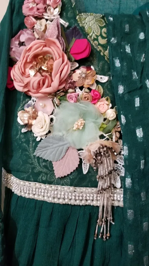 Girls' Emerald Green Shalwar Kameez with Floral Detailing image indicator(2)