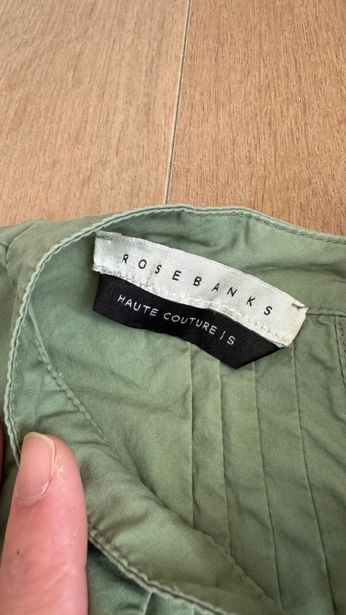 rosebanks pleated green 2 ways dress image indicator(6)