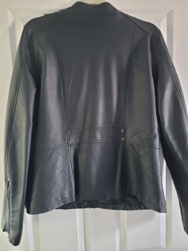 Women's Large and Xlarge assorted spring Jackets image indicator(5)