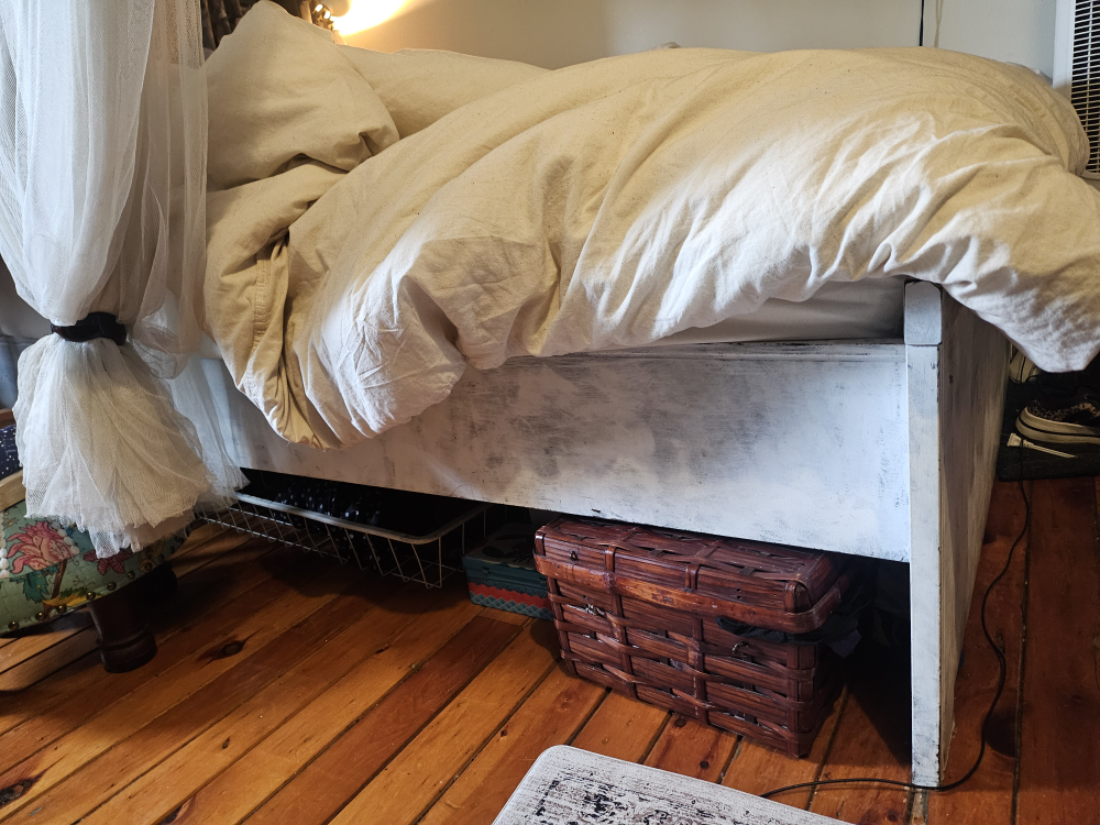 Queen-size Platform Bed Frame - Distressed White - photo 5