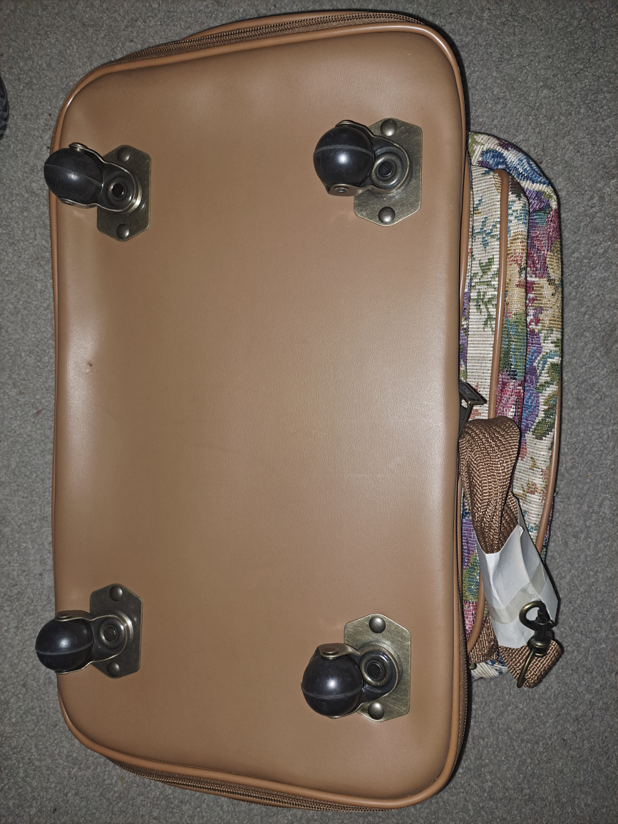 Brand new Vintage Floral Rolling Travel Bag - photo 2