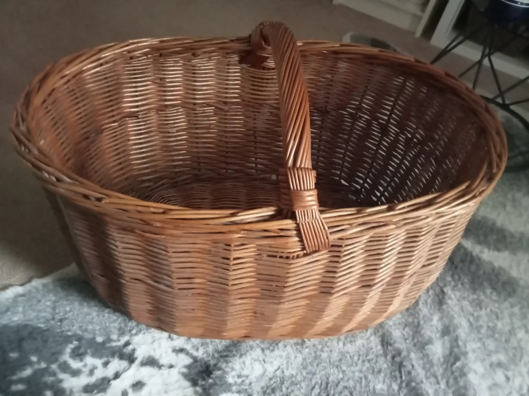 💚 Large Wicker Basket with Handle image indicator(2)