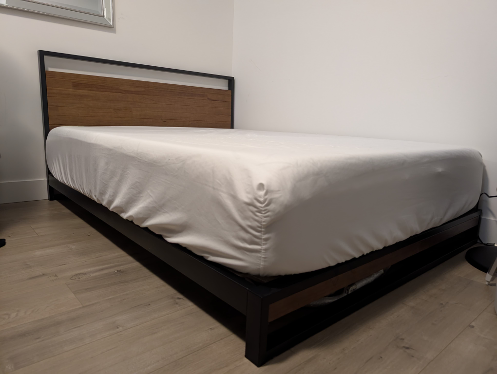 Queen bed with mattress and 2 side table. - photo 2