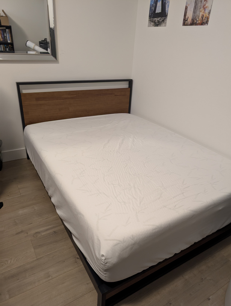 Queen bed with mattress and 2 side table. - photo 5