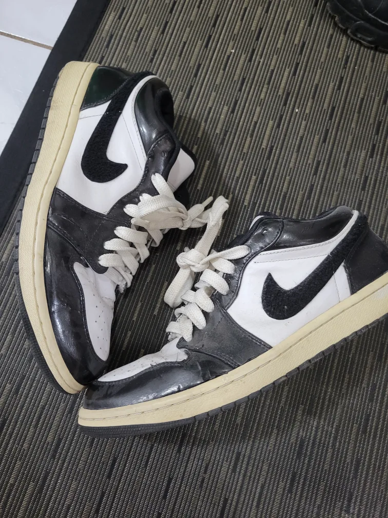 Jordan 1 lows - black and white image indicator(4)