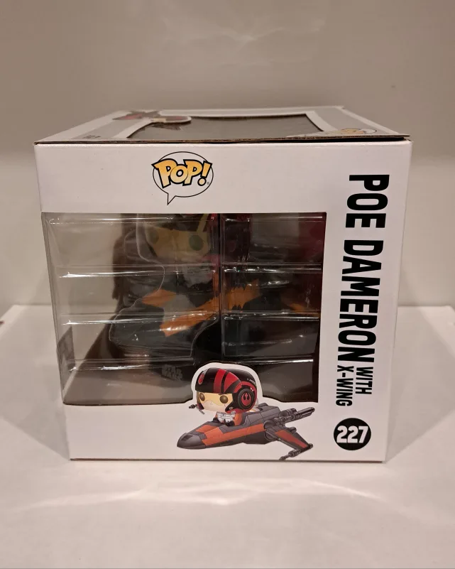 Star Wars Poe Dameron with X-Wing Bobble-Head image indicator(2)