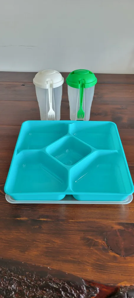 Salad Dressing Shakers & 5-Compartment Food Tray image indicator(2)