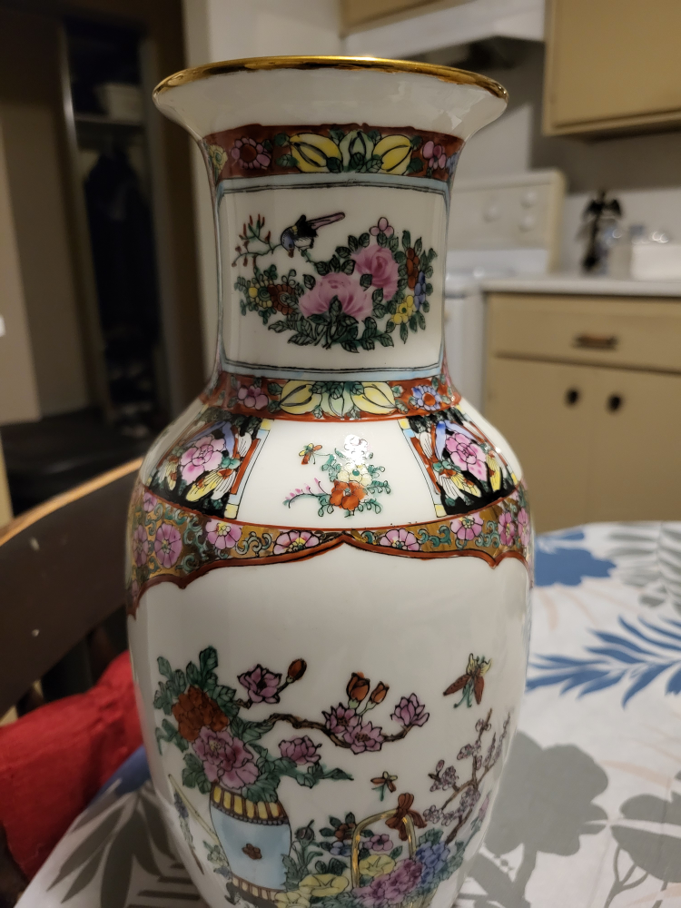 Vintage Chinese Porcelain Vase with Hand-Painted Decoration - photo 4