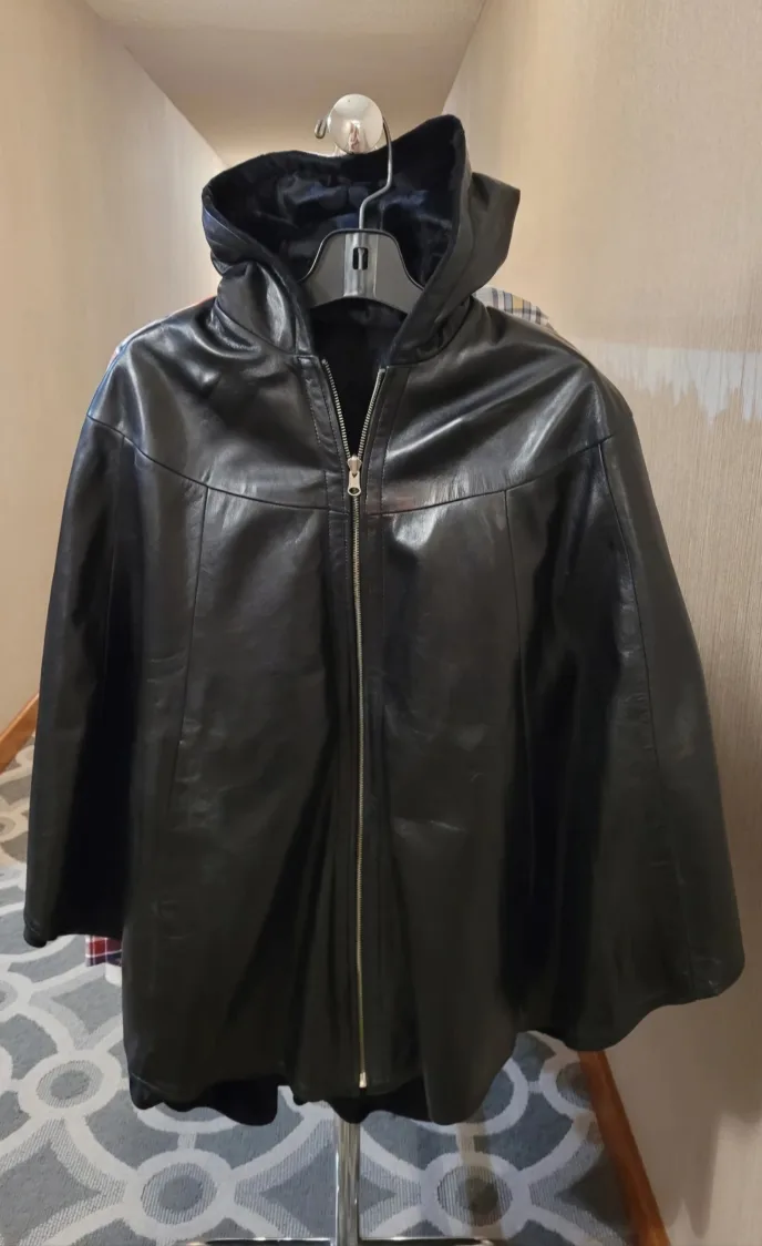 Black Leather Hooded Cape image indicator(3)