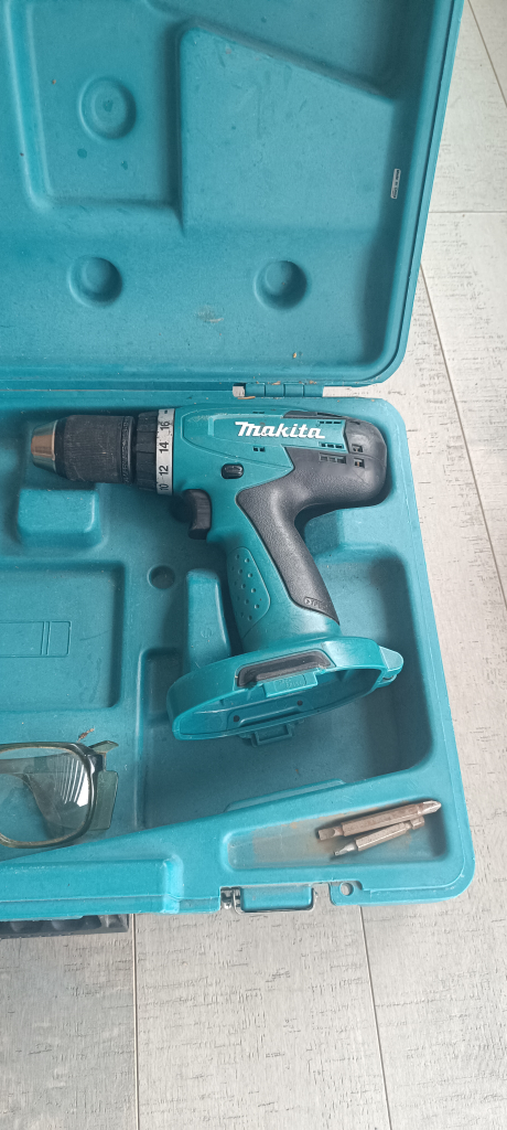 Makita 18V Cordless Drill Kit - photo 2