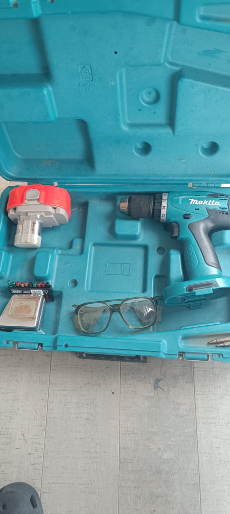 Makita 18V Cordless Drill Kit - photo 3
