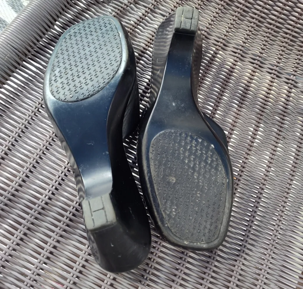 Sandals Size 9 image indicator(4)