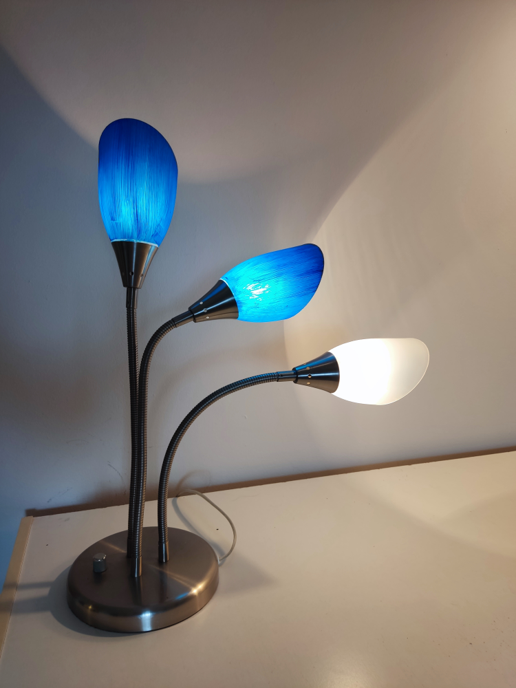 Three-light desk lamp, blue and white shades