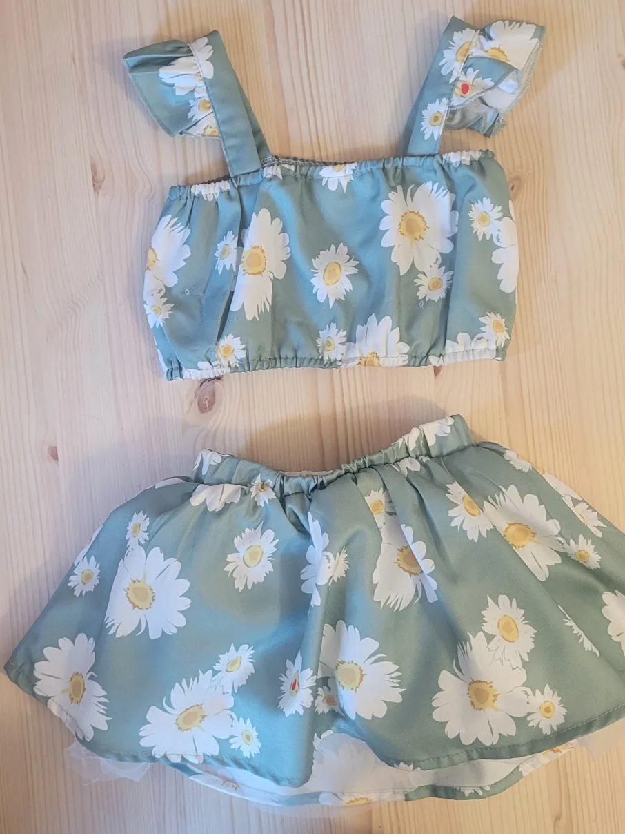 Adorable Baby Girl's Daisy Two-Piece Outfit (12-18 Months) image indicator(2)