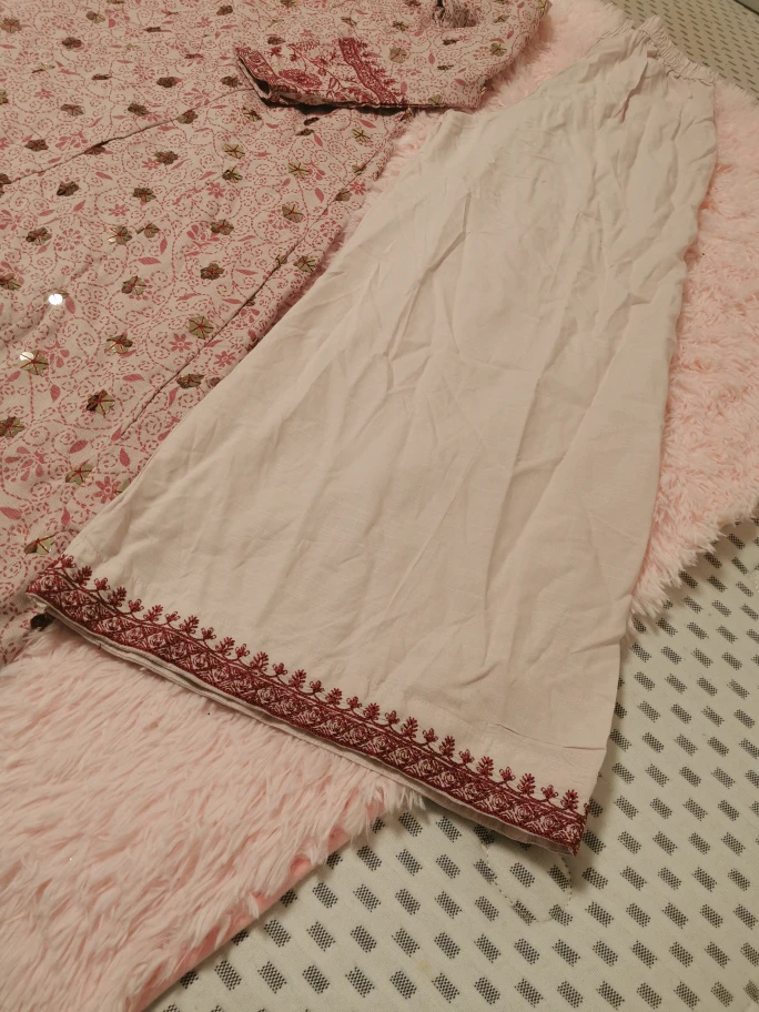 Gorgeous Embroidered Pink and Beige Pakistani Shalwar Kameez - photo 3