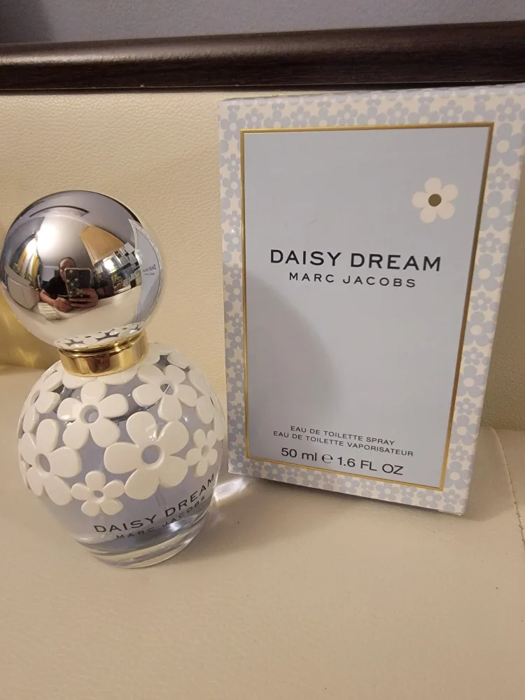 Marc Jacobs Daisy Dream Eau de Toilette 50ml image indicator(2)