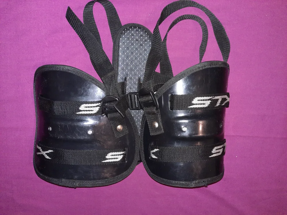 Youth Lacrosse Shoulder Pads & Hockey Gloves & Bag image indicator(4)