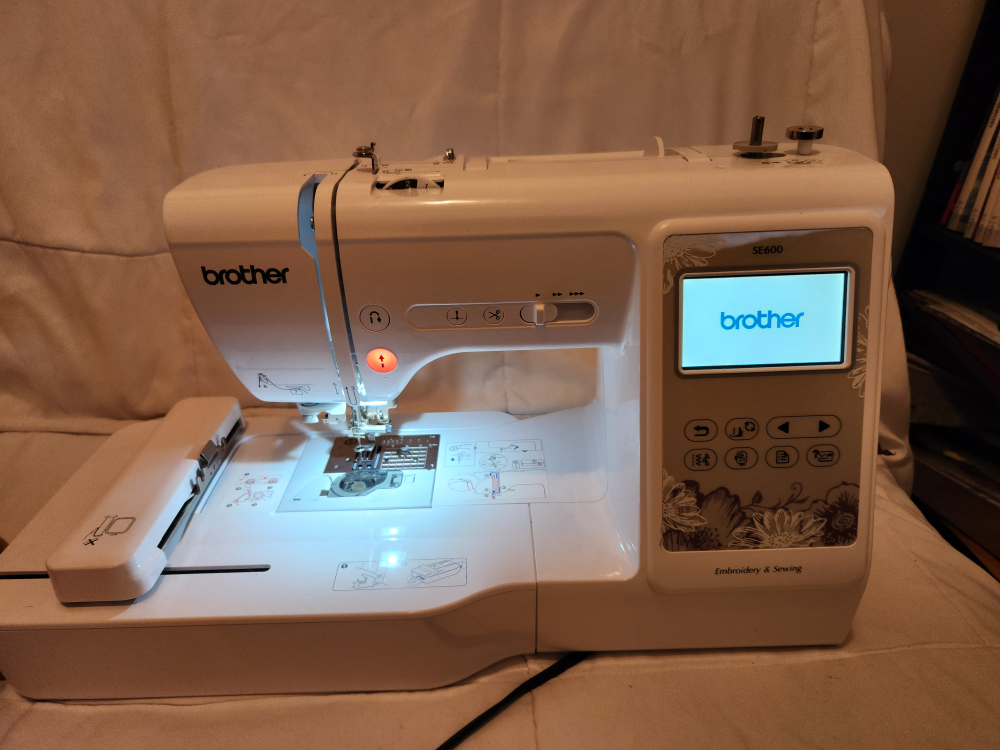 Brother SE600 Computerized Embroidery & Sewing Machine - photo 2
