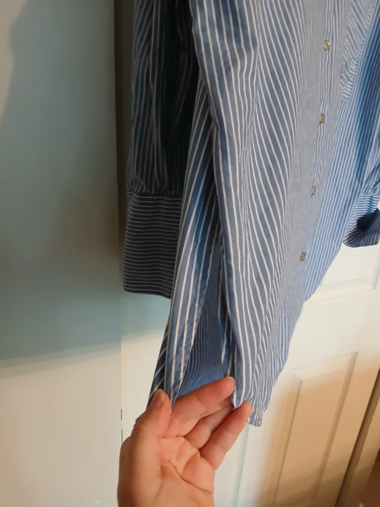 DKNY striped cotton blue and white button up, size large (L) image indicator(9)