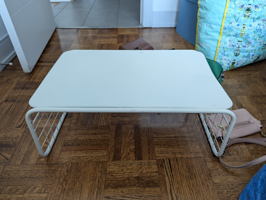 Nöta White Metal Tray Table