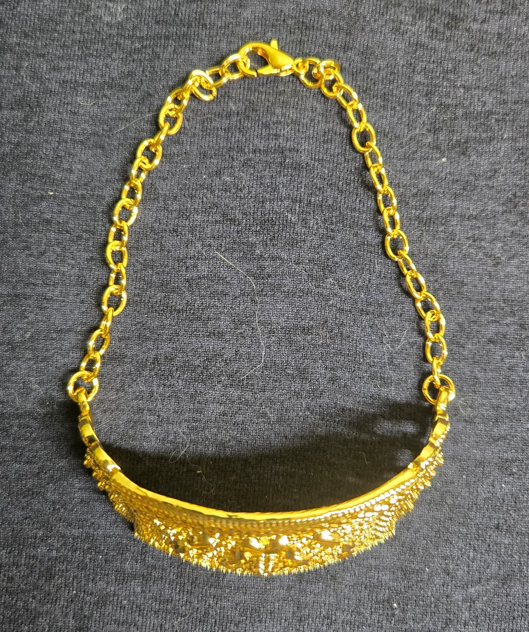 Golden jewellery jewelry set: necklace, bracelet, earrings, ring image indicator(8)