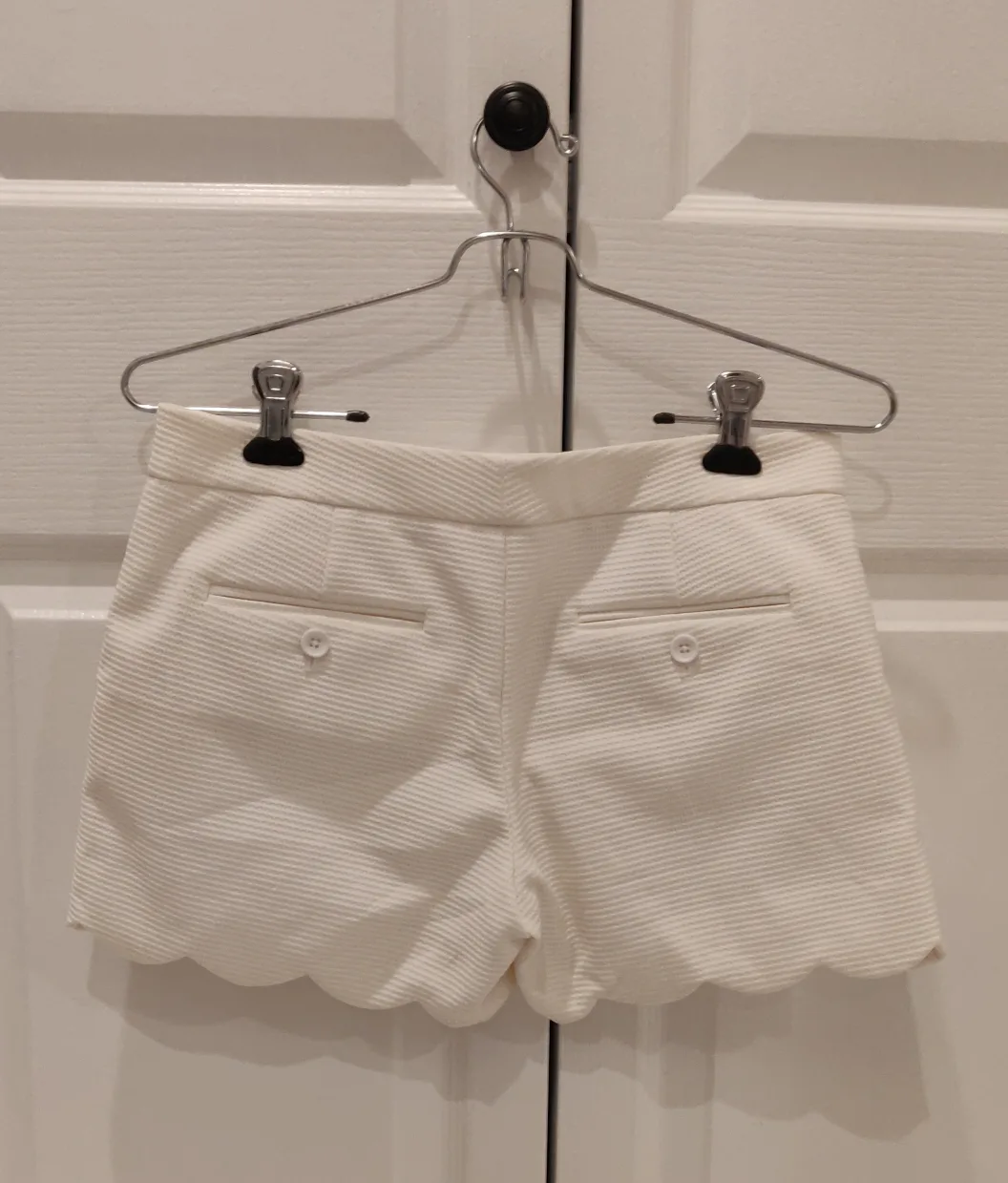 Club Monaco Scalloped Hem Shorts, Size 00 image indicator(2)