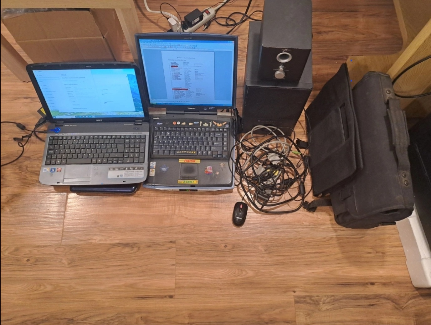 3 Laptops-1 speaker-accessories-bags - photo 4