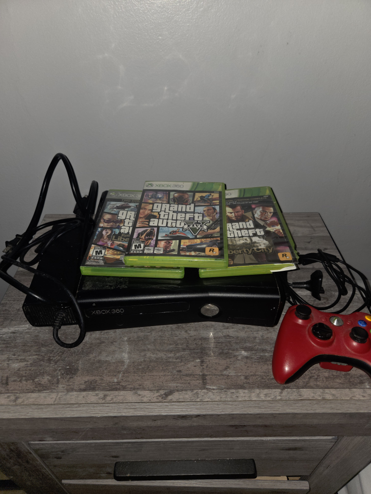 Xbox 360 Console, 3 Grand Theft Auto Games & Controller