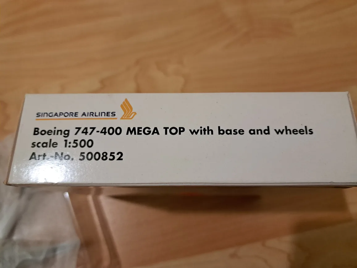 Singapore Airlines Boeing 747-400 Mega Top Diecast Model 1:500 image indicator(10)