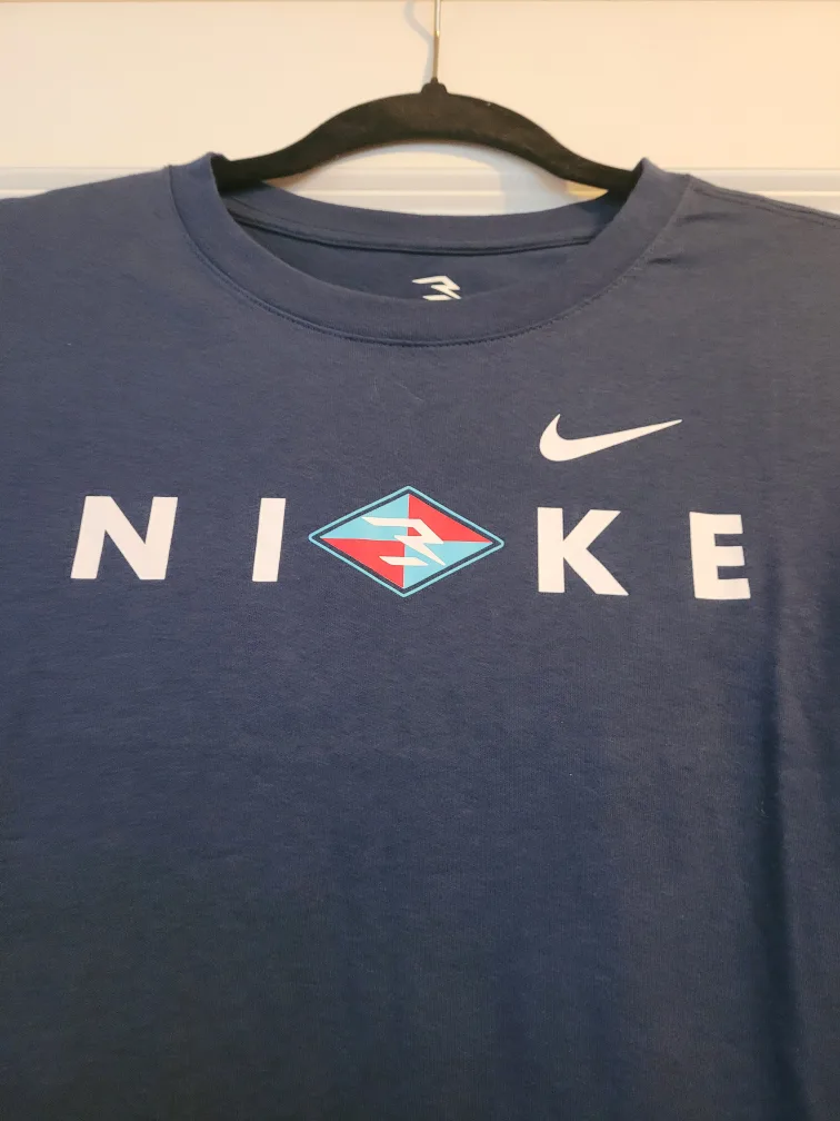 Nike Boys' Size XL T-Shirt image indicator(3)