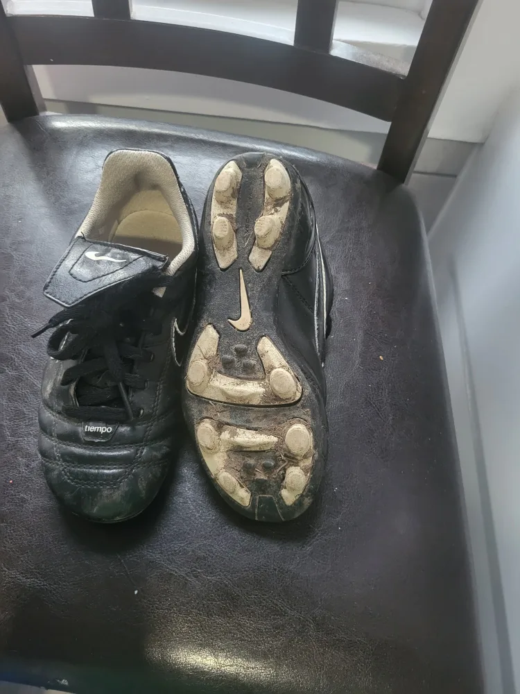 Nike Tiempo Jr. Football Cleats - Size US 12.5 image indicator(2)