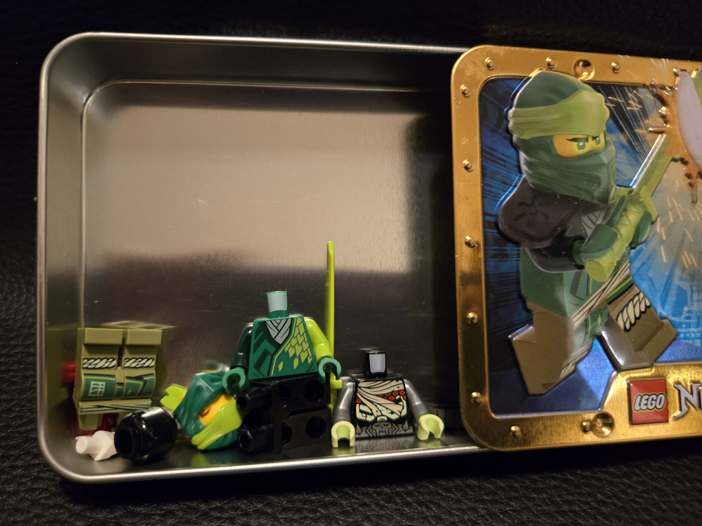 LEGO Ninjago Limited Edition Tin with Minifigures - photo 3