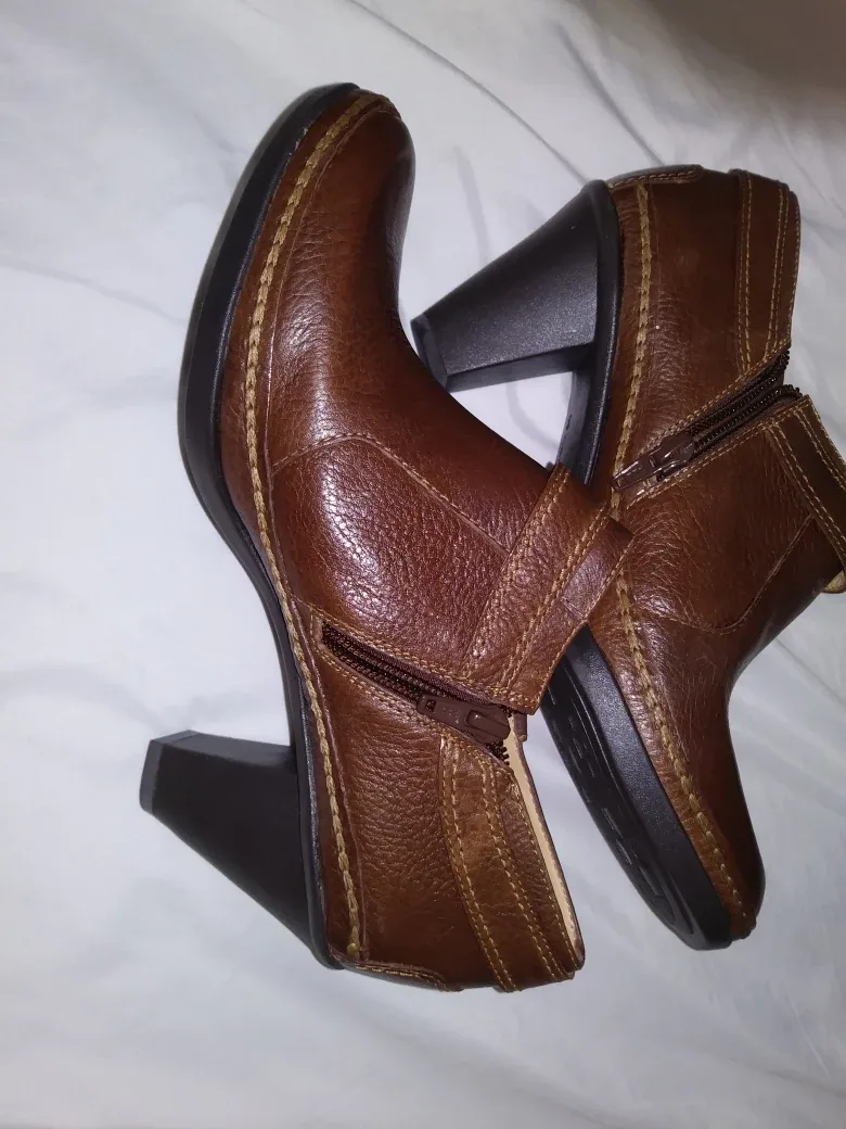 Naturalizer Brown Leather Ankle Boots image indicator(2)