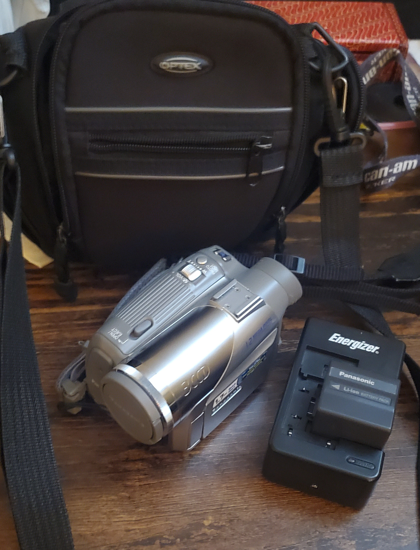 Panasonic PV-GS65 3CCD MiniDV Camcorder