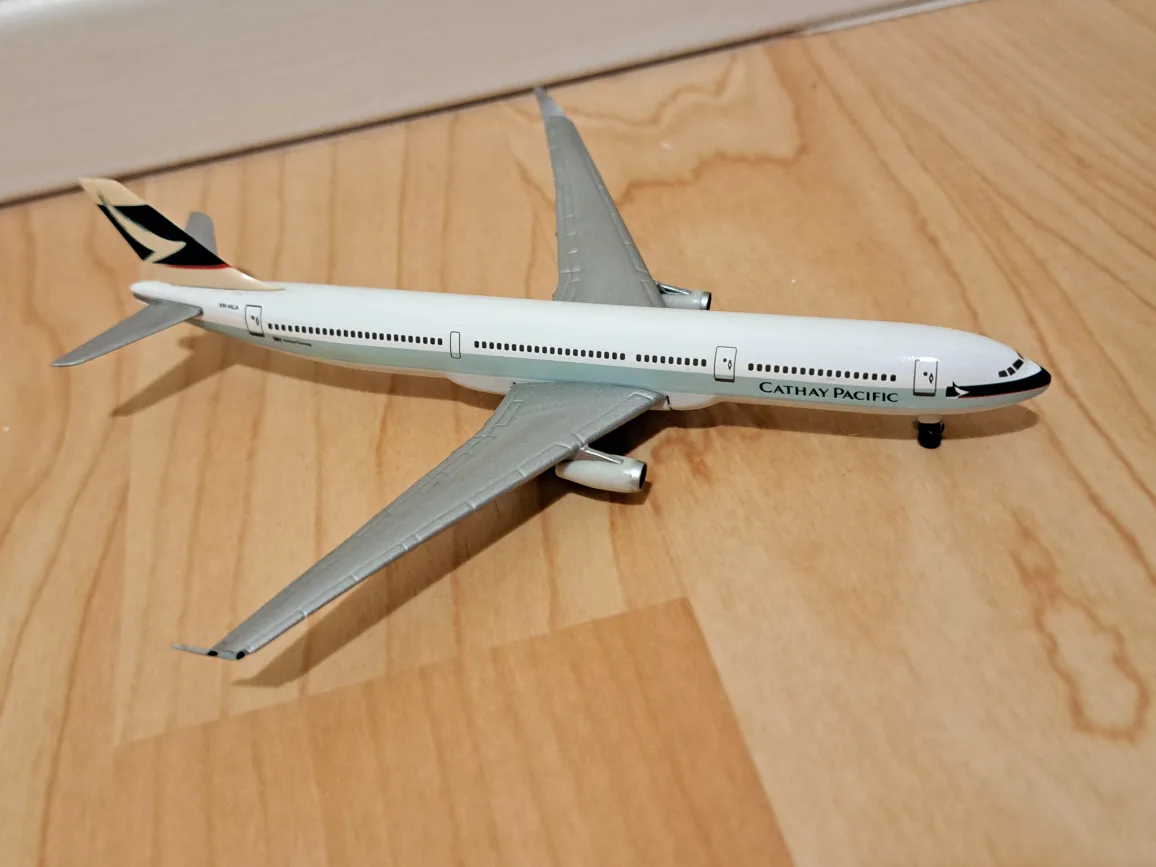 Cathay Pacific Airplane Model 1:500 Scale image indicator(3)