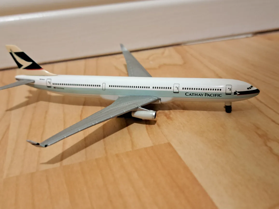 Cathay Pacific Airplane Model 1:500 Scale image indicator(4)