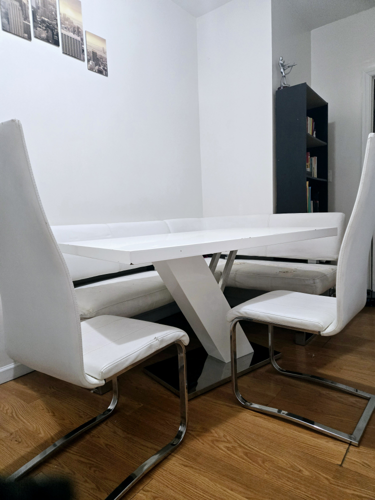 White Modern italian Dining Set with Bench and 2 chairs